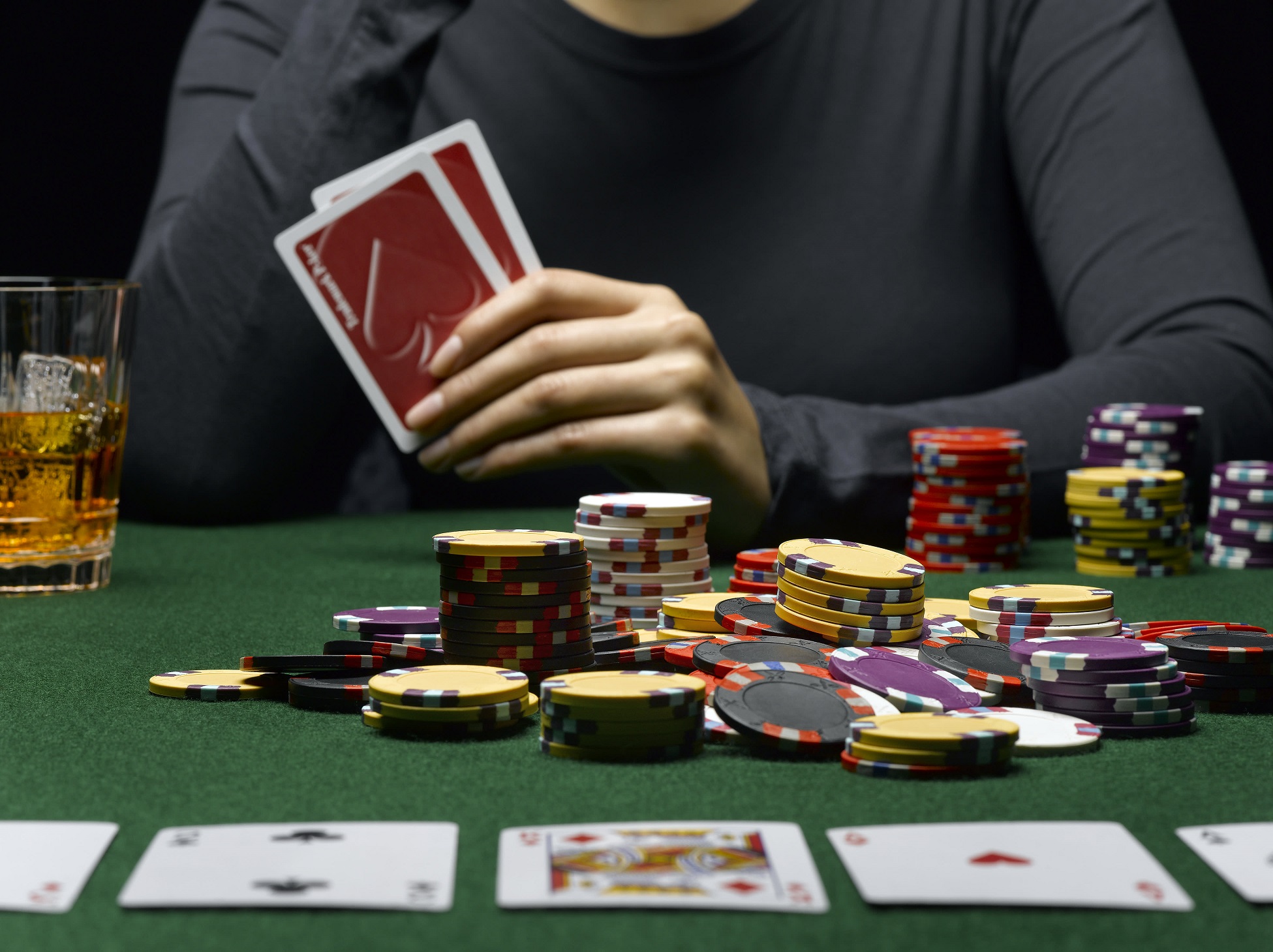 How to bluff and get away with it in bandarq games?